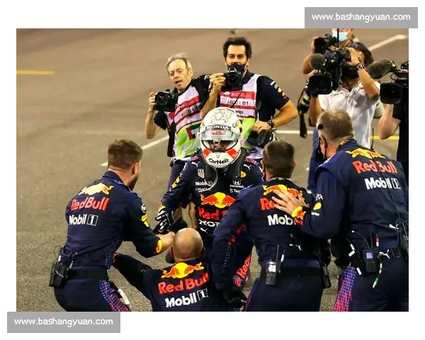 巅峰对决：F1赛季冠军争夺战激烈角逐全解析